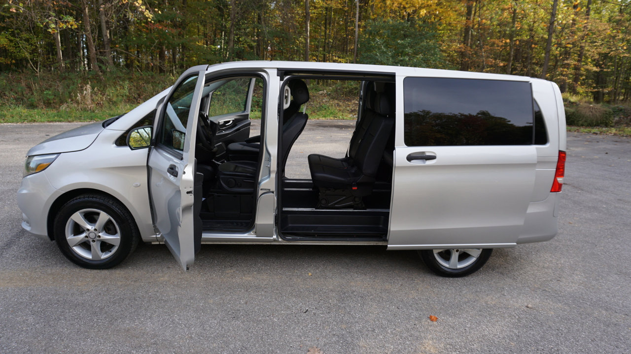 Used 2016 Mercedes-Benz Metris Passenger image 27