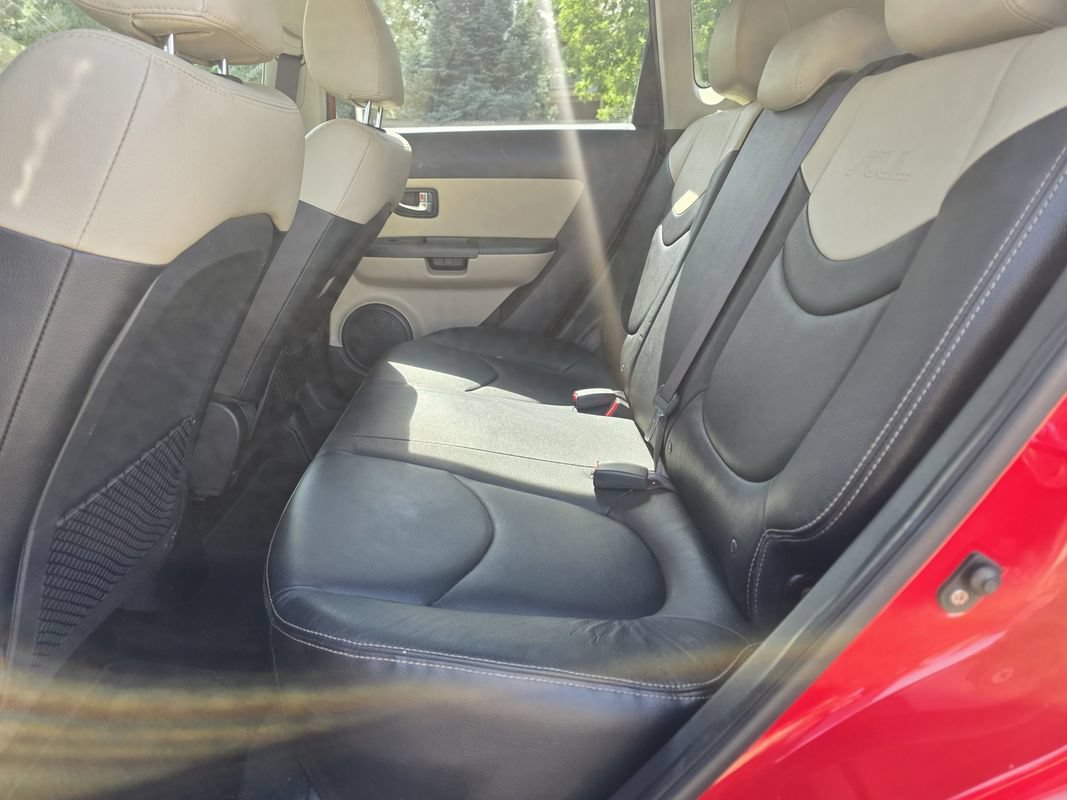 Used 2013 Kia Soul ! w/ Premium Pkg FWD image 15