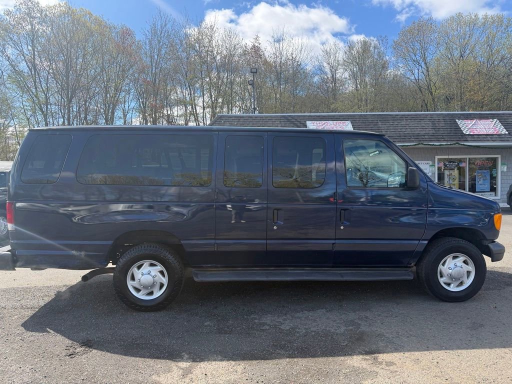 Used 2007 Ford E-350 and Econoline 350 Extended Wagon Super Duty RWD image 4