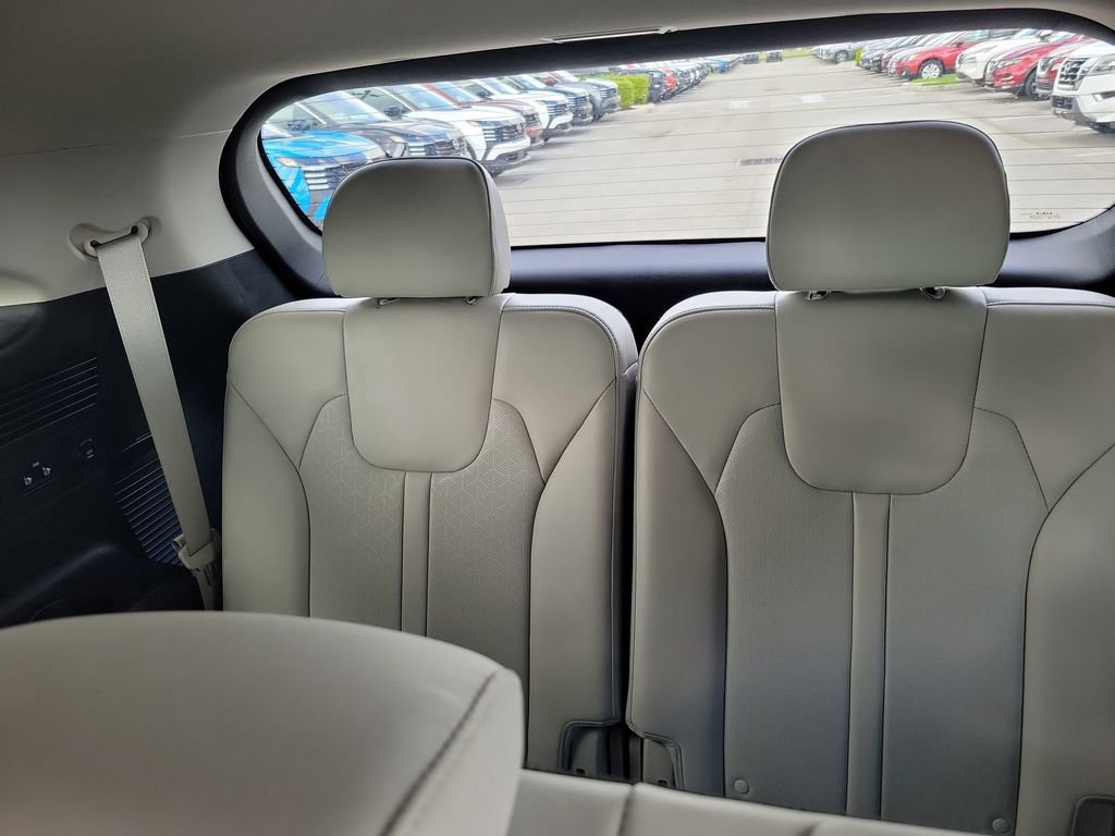 Used 2023 Kia Sorento S image 17