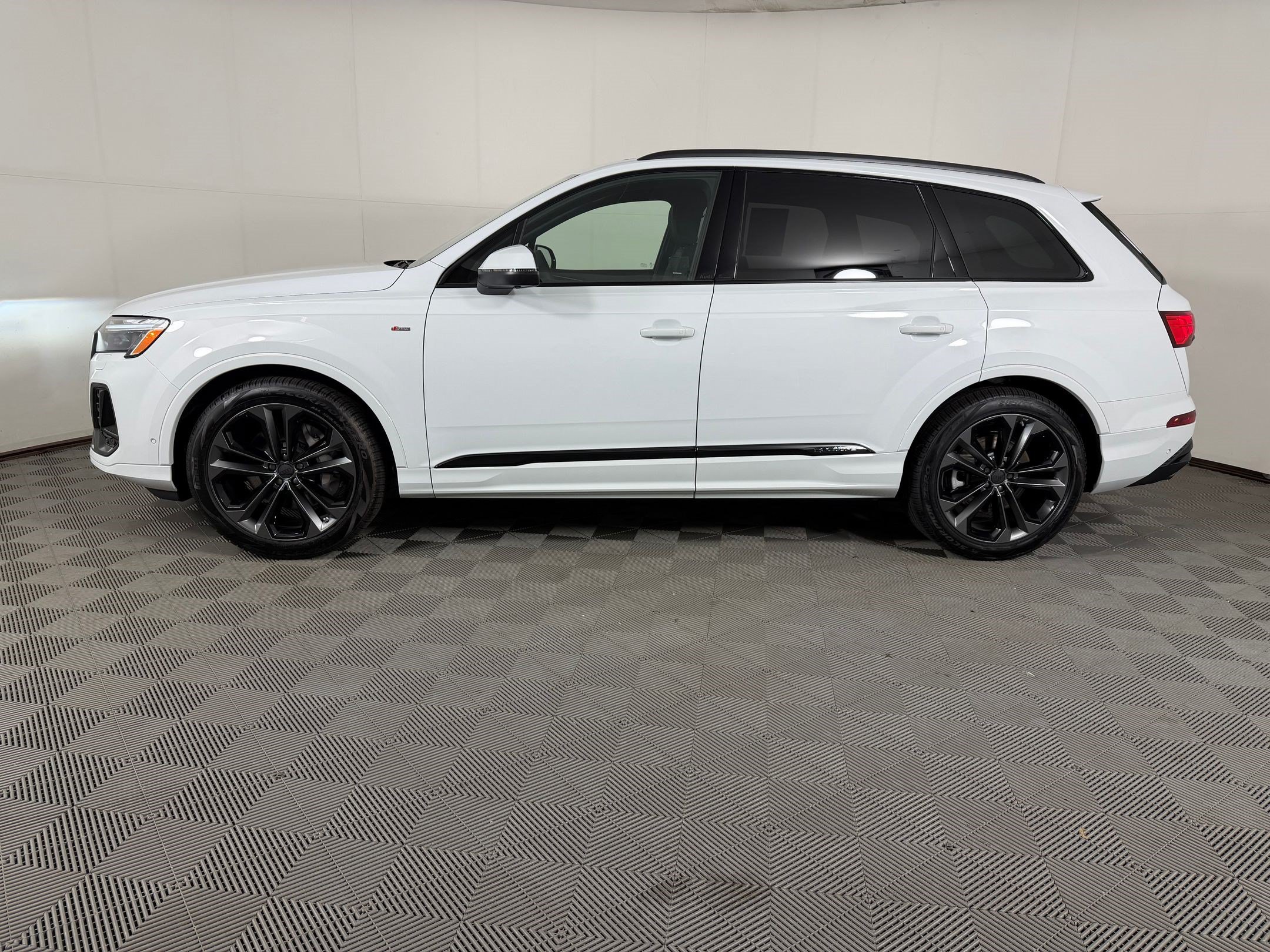 New 2026 Audi Q7 Premium Plus AWD/4WD image 2