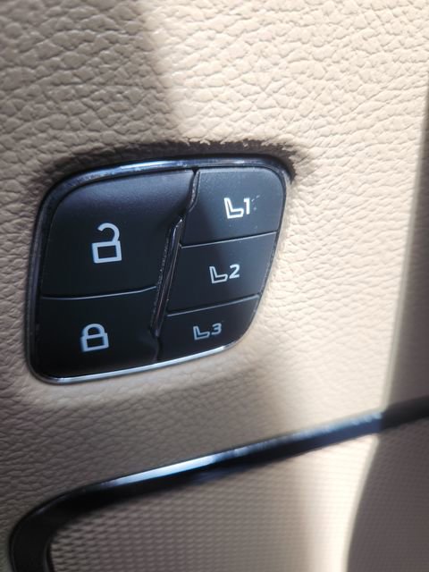 Used 2021 Ford F250 Lariat w/ Lariat Value Package image 40