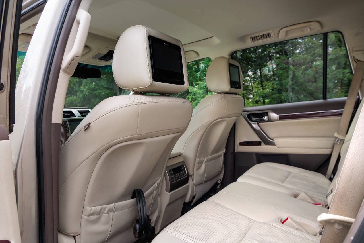Used 2010 Lexus GX 460 w/ Comfort Plus Pkg AWD/4WD image 27