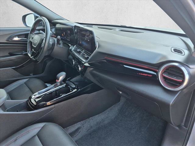 Used 2025 Chevrolet Trax RS w/ Sunroof Package FWD image 23