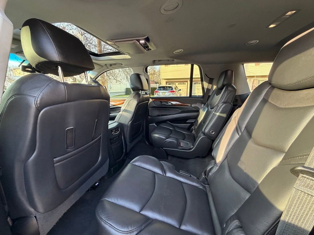 Used 2019 Cadillac Escalade Luxury RWD image 16