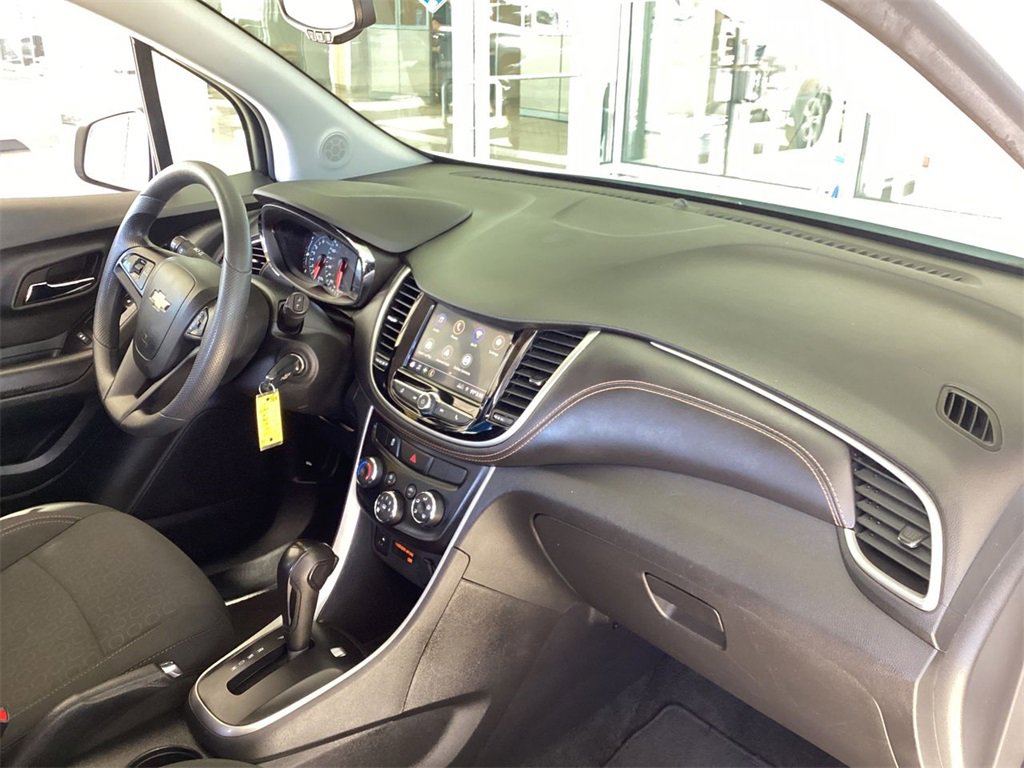 Certified 2022 Chevrolet Trax LS w/ Tint and Cruise Package image 28