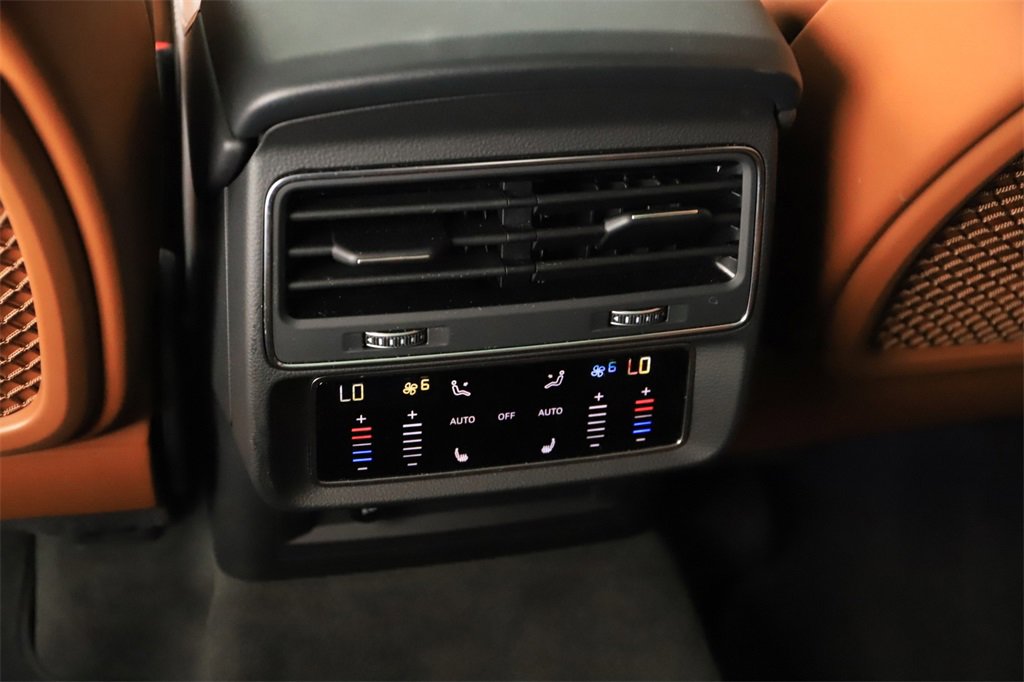 Used 2025 Audi Q8 Prestige w/ Prestige Package image 22
