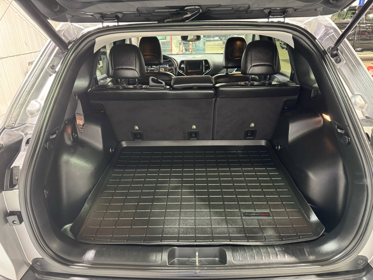 Used 2019 Jeep Cherokee Latitude Plus w/ Comfort/Convenience Group image 20