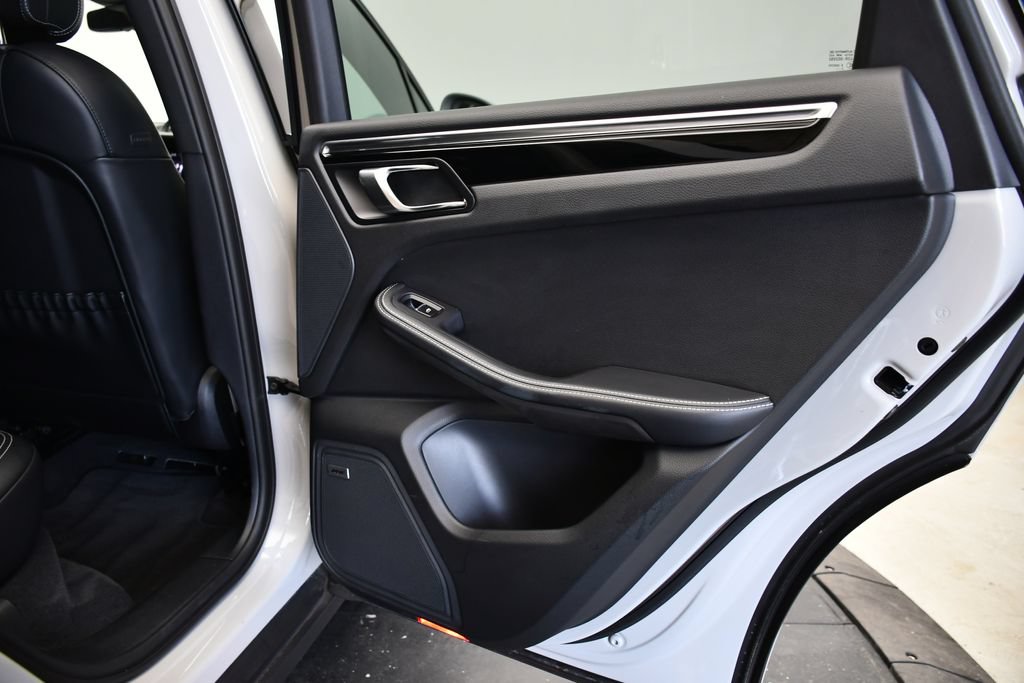 Certified 2024 Porsche Macan AWD/4WD image 47