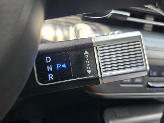 Used 2024 Hyundai Kona Limited FWD image 22