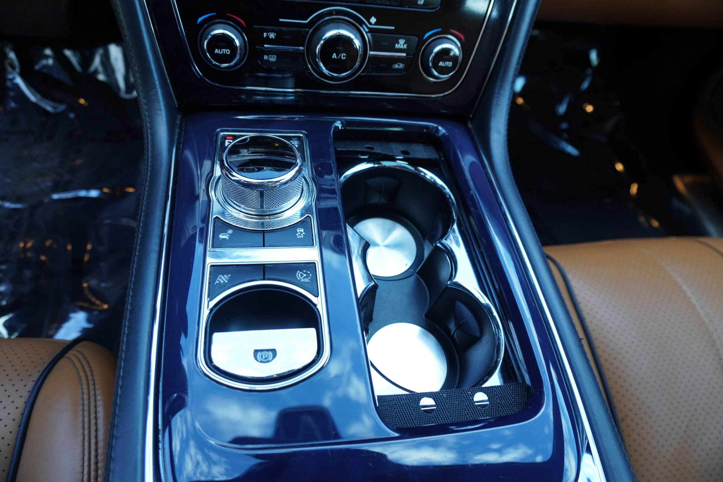 Used 2013 Jaguar XJ L Portfolio AWD/4WD image 19