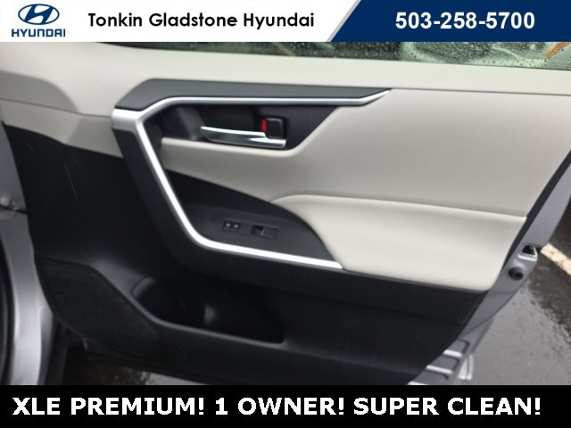 Used 2022 Toyota RAV4 XLE Premium image 21