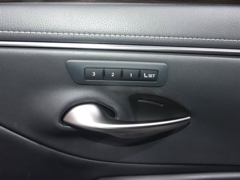 Used 2019 Lexus ES 300h w/ Accessory Package FWD image 20