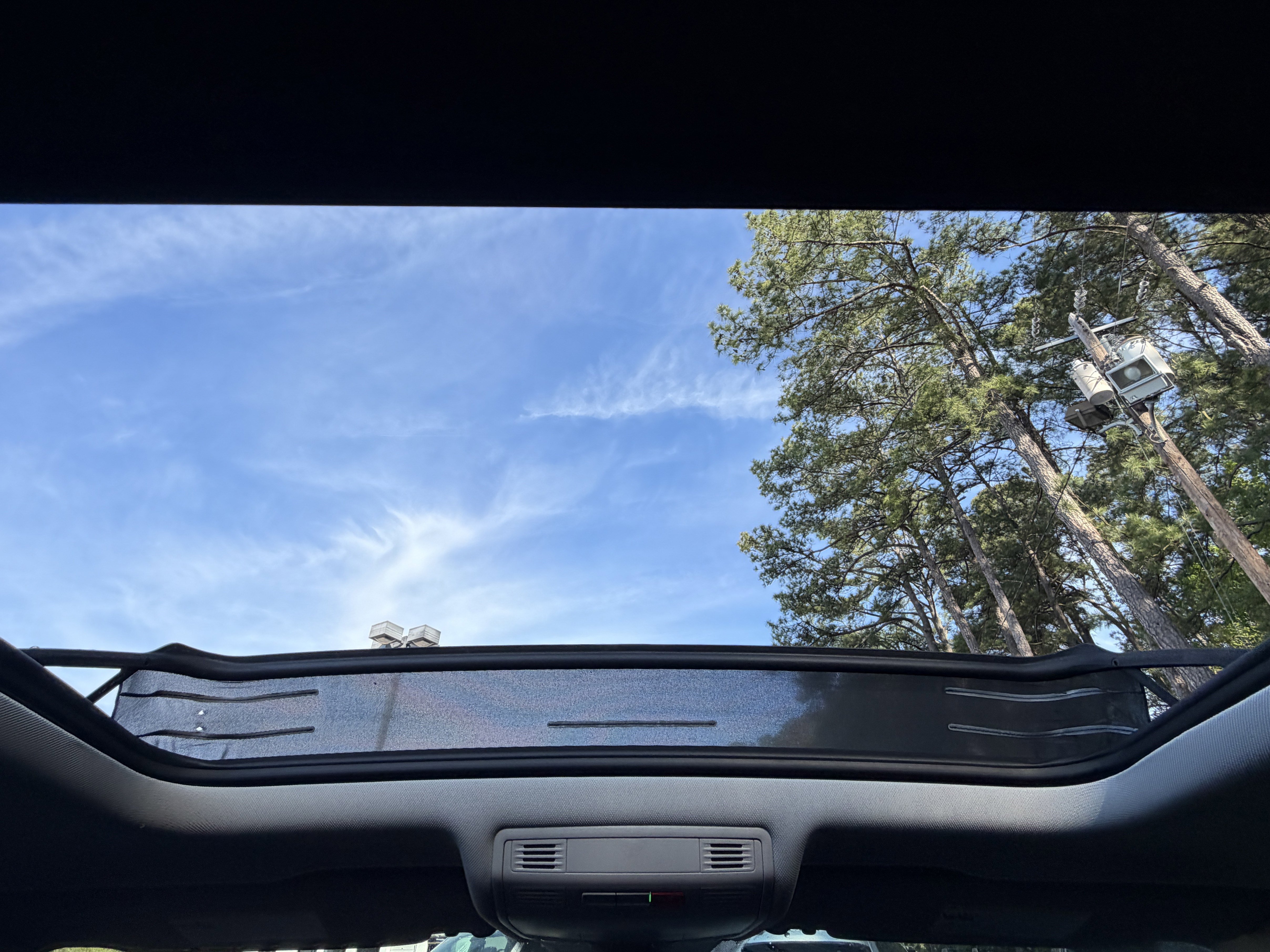 Used 2022 Volkswagen Tiguan SE image 12