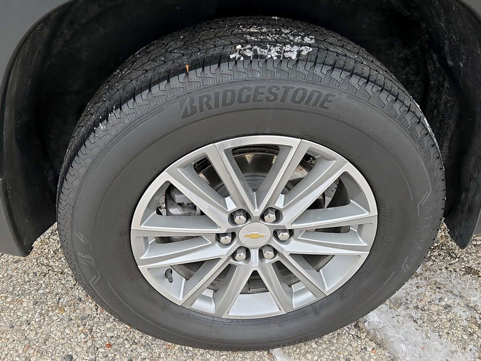 Used 2023 Chevrolet Traverse LT image 34