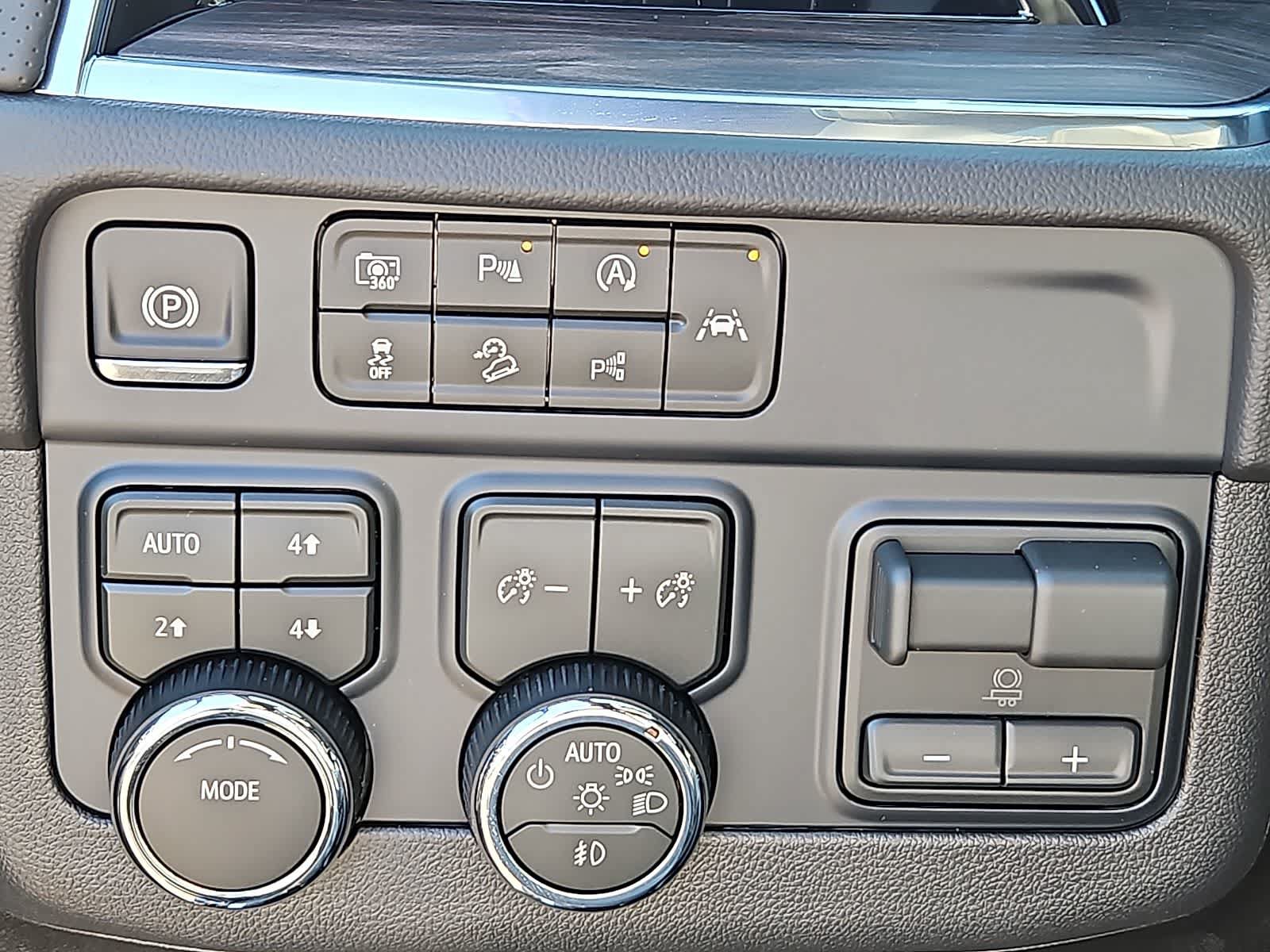 New 2026 Chevrolet Suburban Premier AWD/4WD image 23