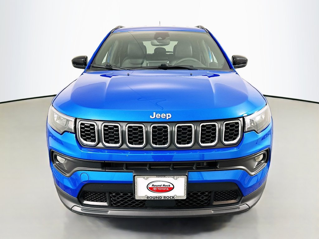 Used 2025 Jeep Compass Latitude AWD/4WD image 2