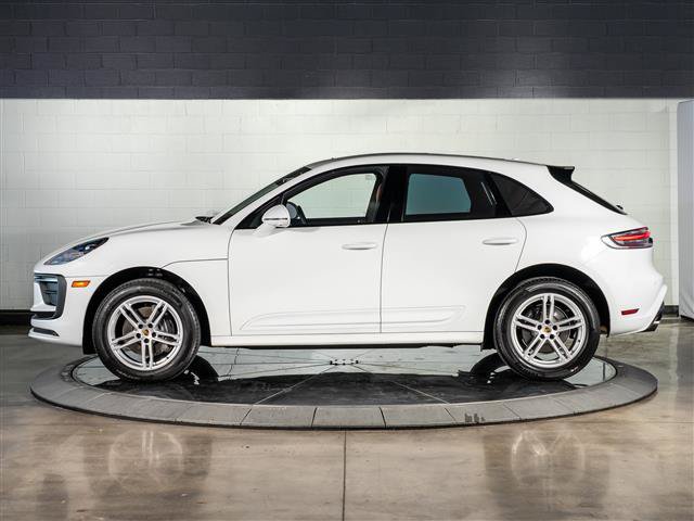 Certified 2025 Porsche Macan AWD/4WD image 2