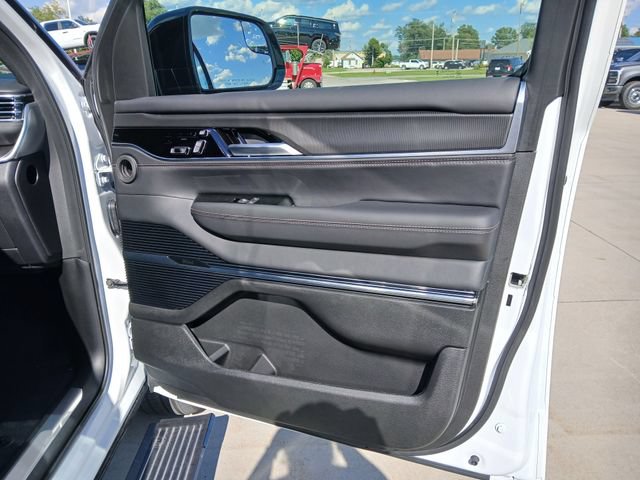 New 2026 Jeep Grand Wagoneer L Summit w/ Rear Seat Video Group I AWD/4WD image 18