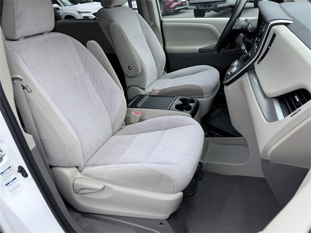Certified 2020 Toyota Sienna LE image 13
