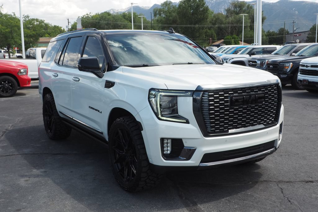 Used 2023 GMC Yukon Denali Ultimate AWD/4WD image 3