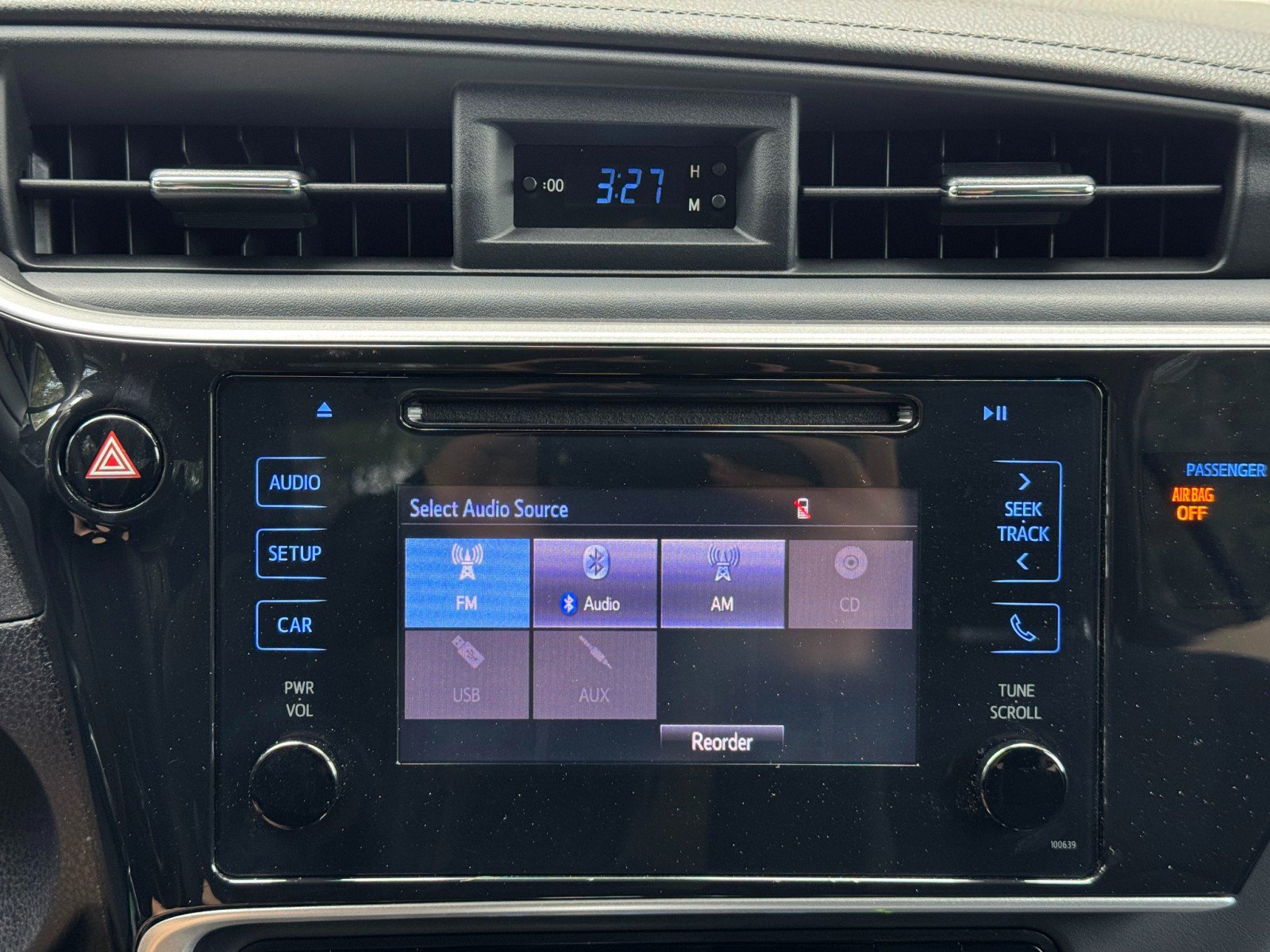 Used 2019 Toyota Corolla LE w/ Carpet Mat Package (TMS) FWD image 22