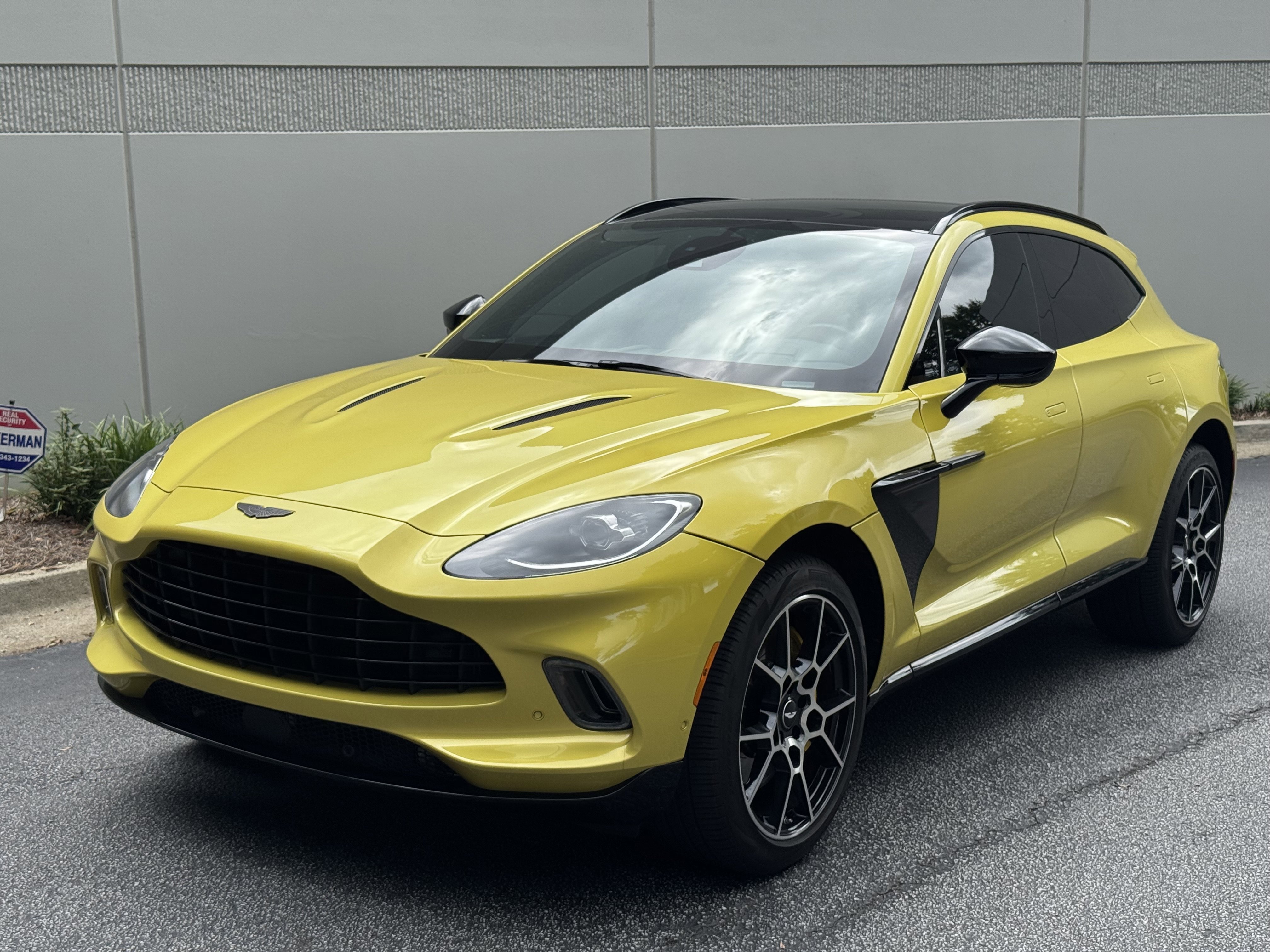 Used 2021 Aston Martin DBX image 2