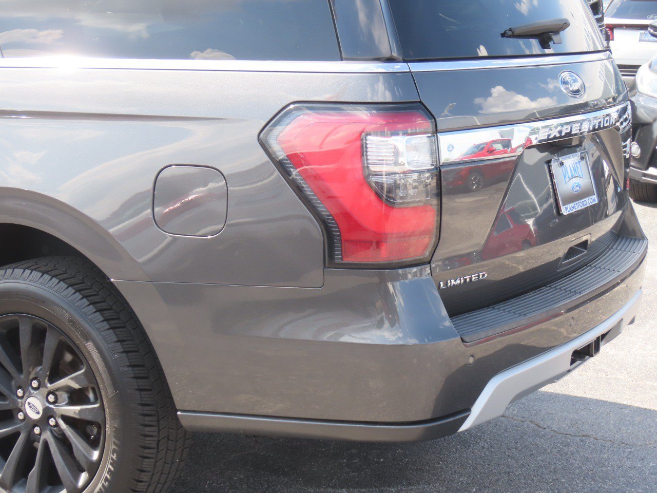 Used 2019 Ford Expedition Max Limited RWD image 16