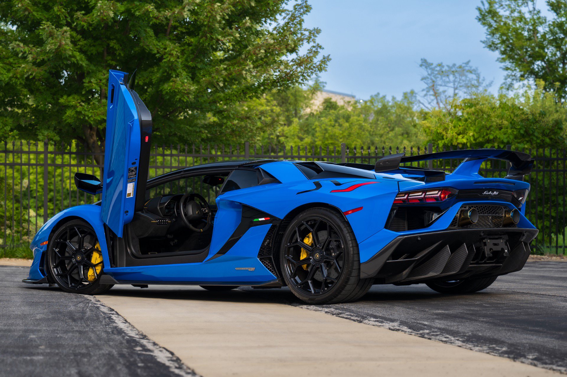 Used 2021 Lamborghini Aventador SVJ AWD/4WD image 7