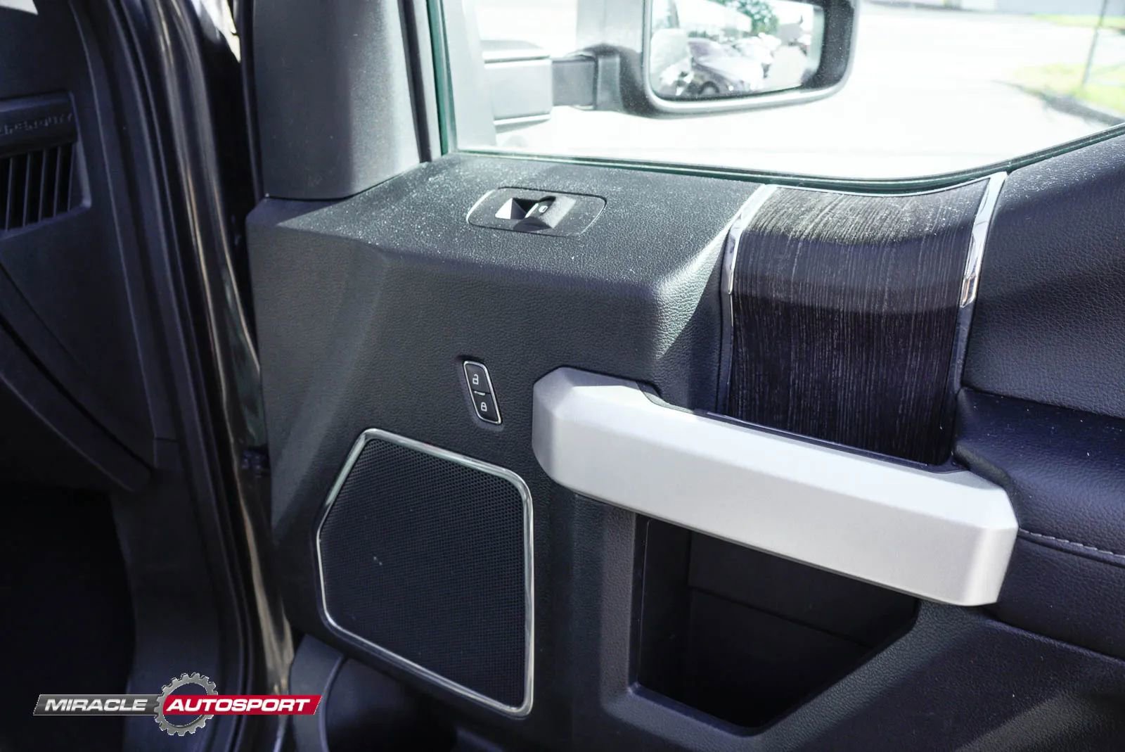 Used 2020 Ford F350 Lariat image 29