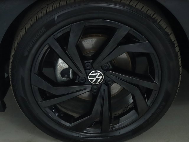 Used 2025 Volkswagen Jetta SE w/ Sunroof Package image 36