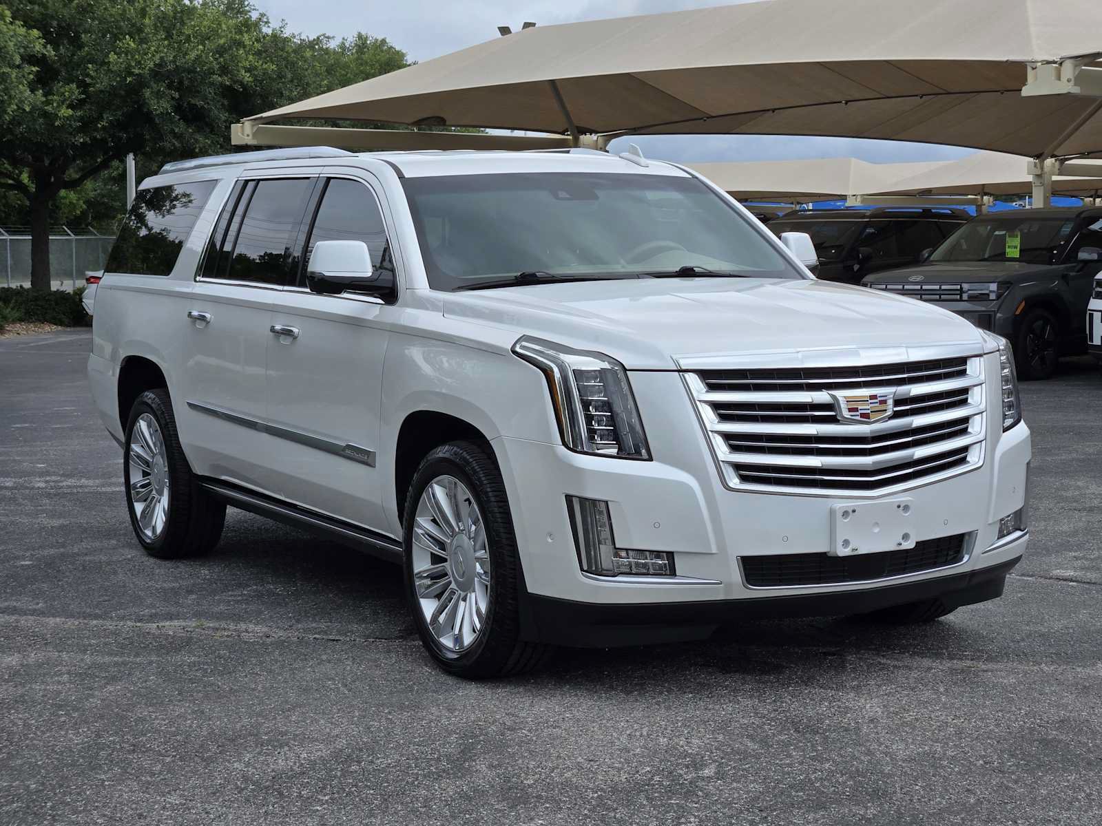 Used 2019 Cadillac Escalade ESV Platinum AWD/4WD image 3