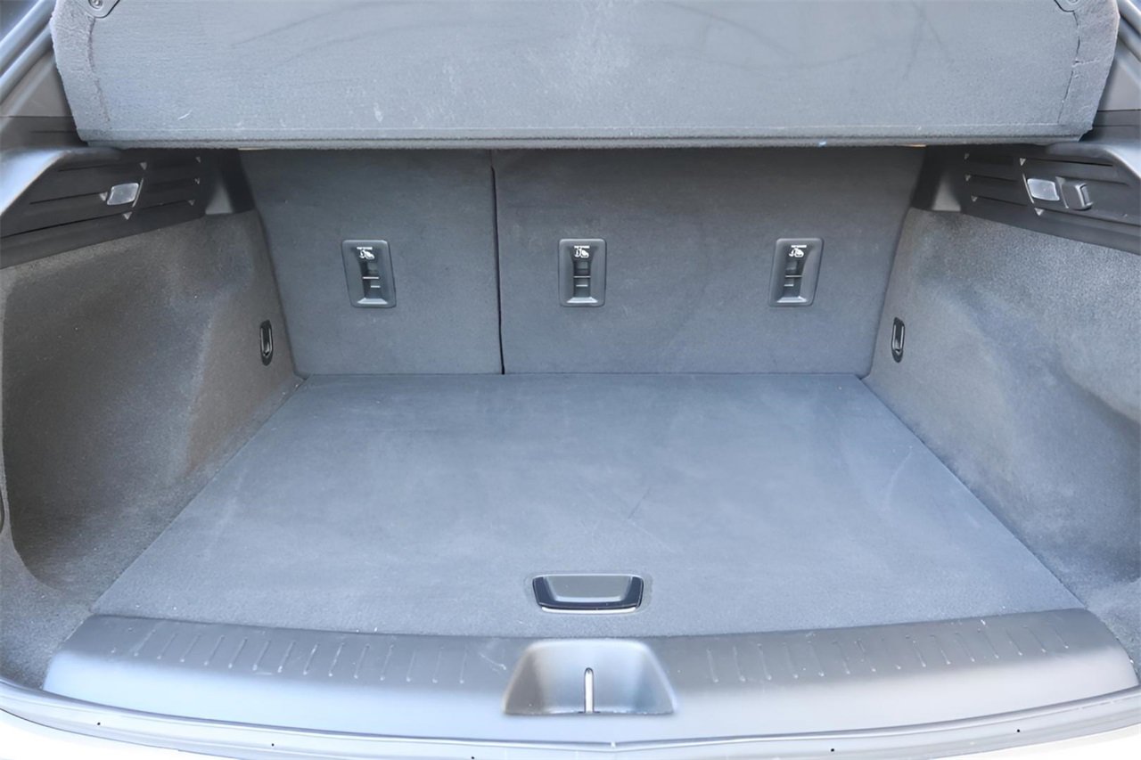 Used 2024 Cadillac XT4 Luxury w/ Cold Weather Package image 17