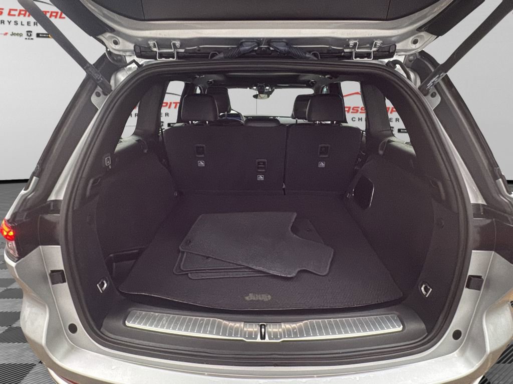 Used 2024 Jeep Grand Cherokee Summit w/ Luxury Tech Group V image 20