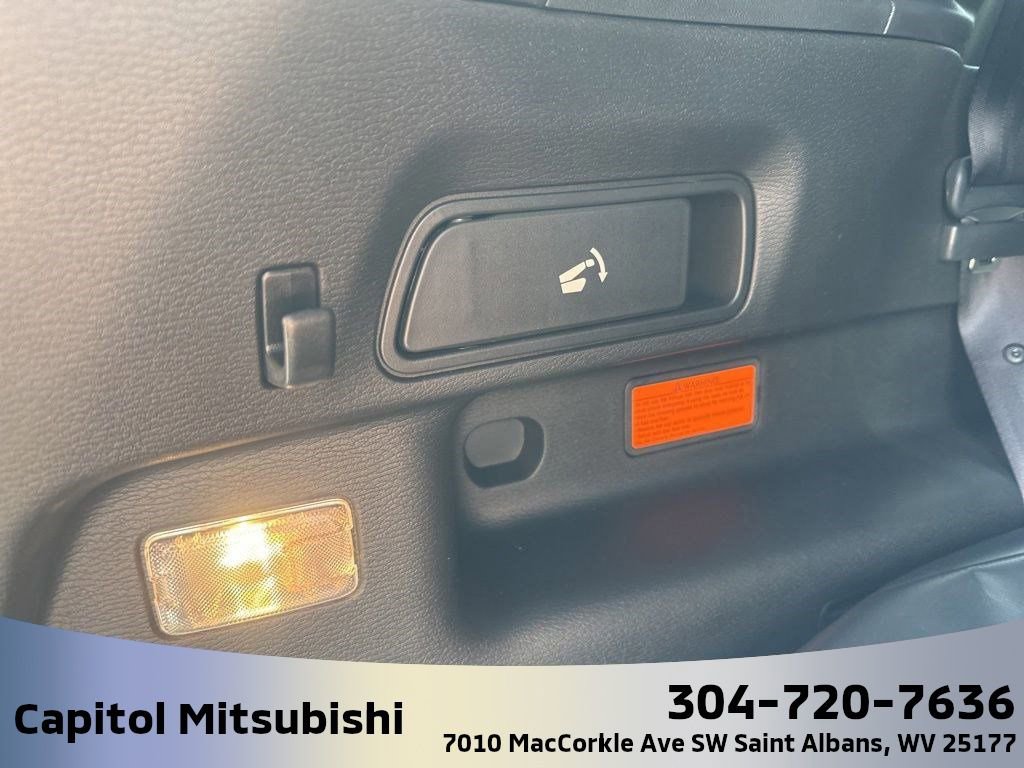 New 2025 Mitsubishi Outlander SEL image 16