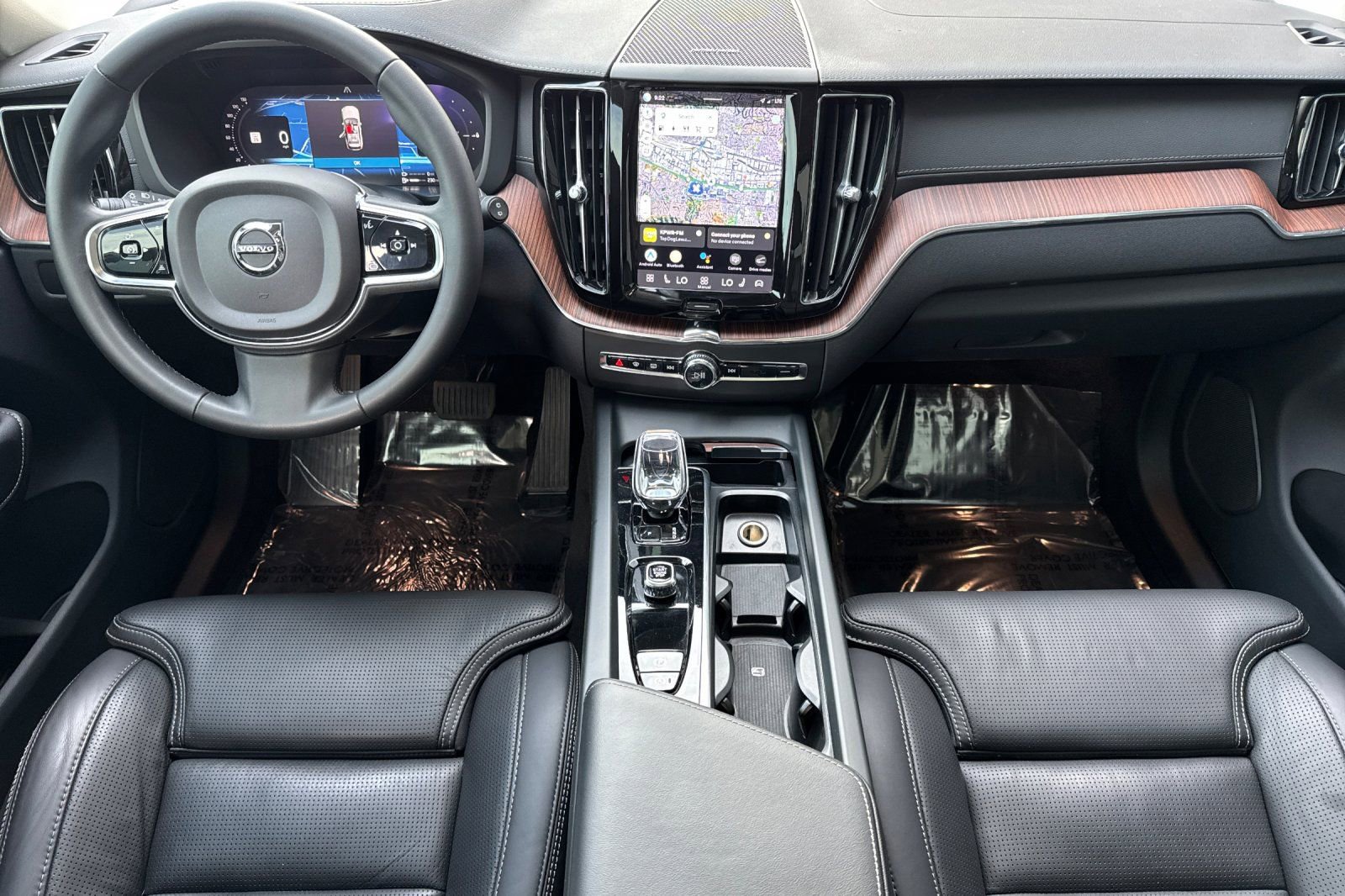 Used 2023 Volvo XC60 T8 Ultimate w/ Protection Package Premier image 13