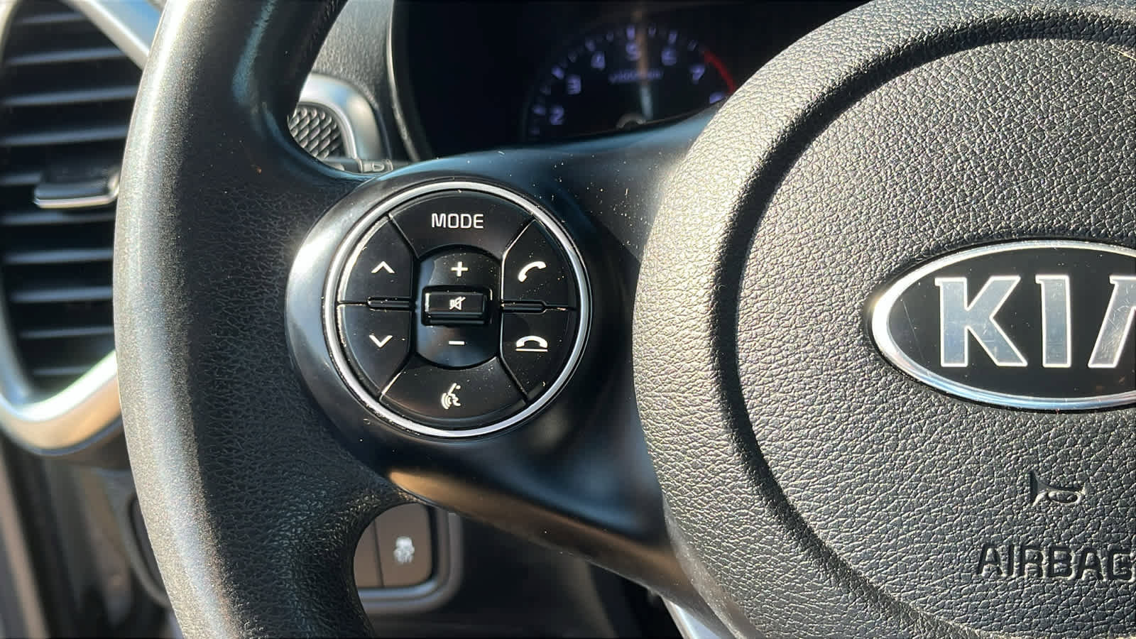Used 2020 Kia Soul LX FWD image 13