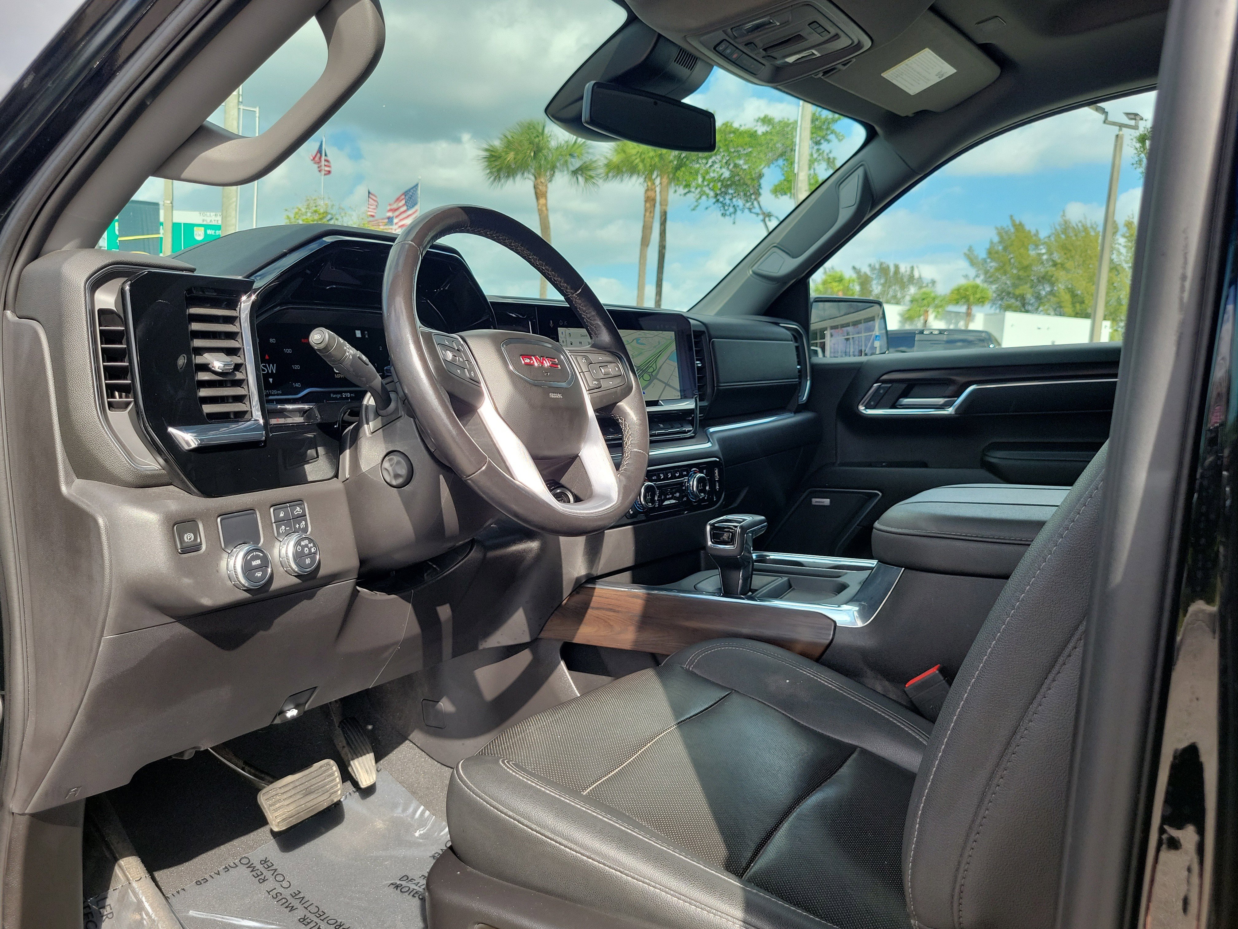 Used 2023 GMC Sierra 1500 SLT w/ SLT Convenience Package RWD image 9