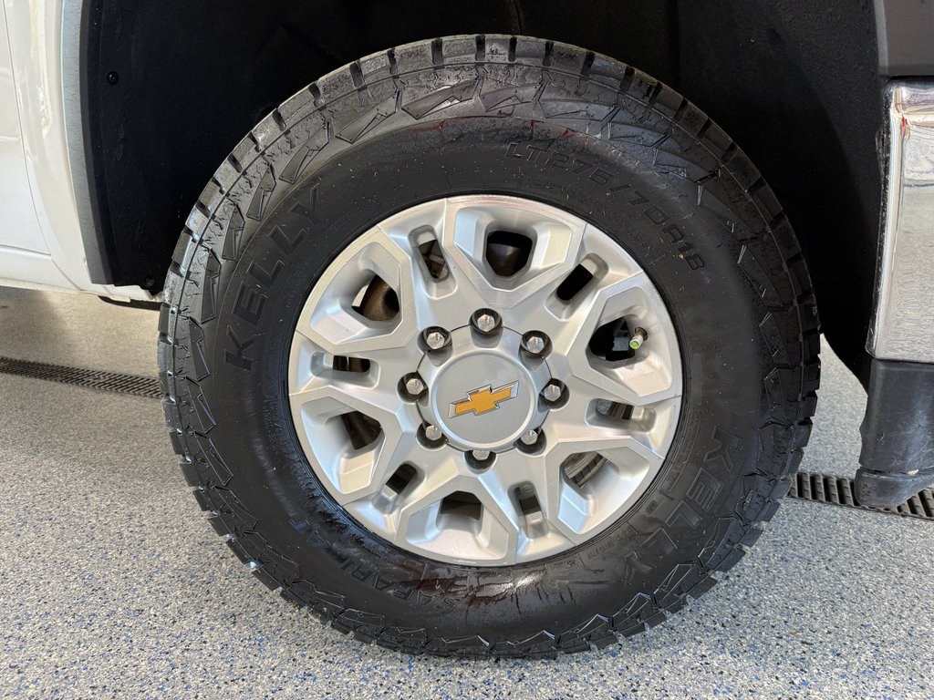 Used 2023 Chevrolet Silverado 2500 LT AWD/4WD image 32