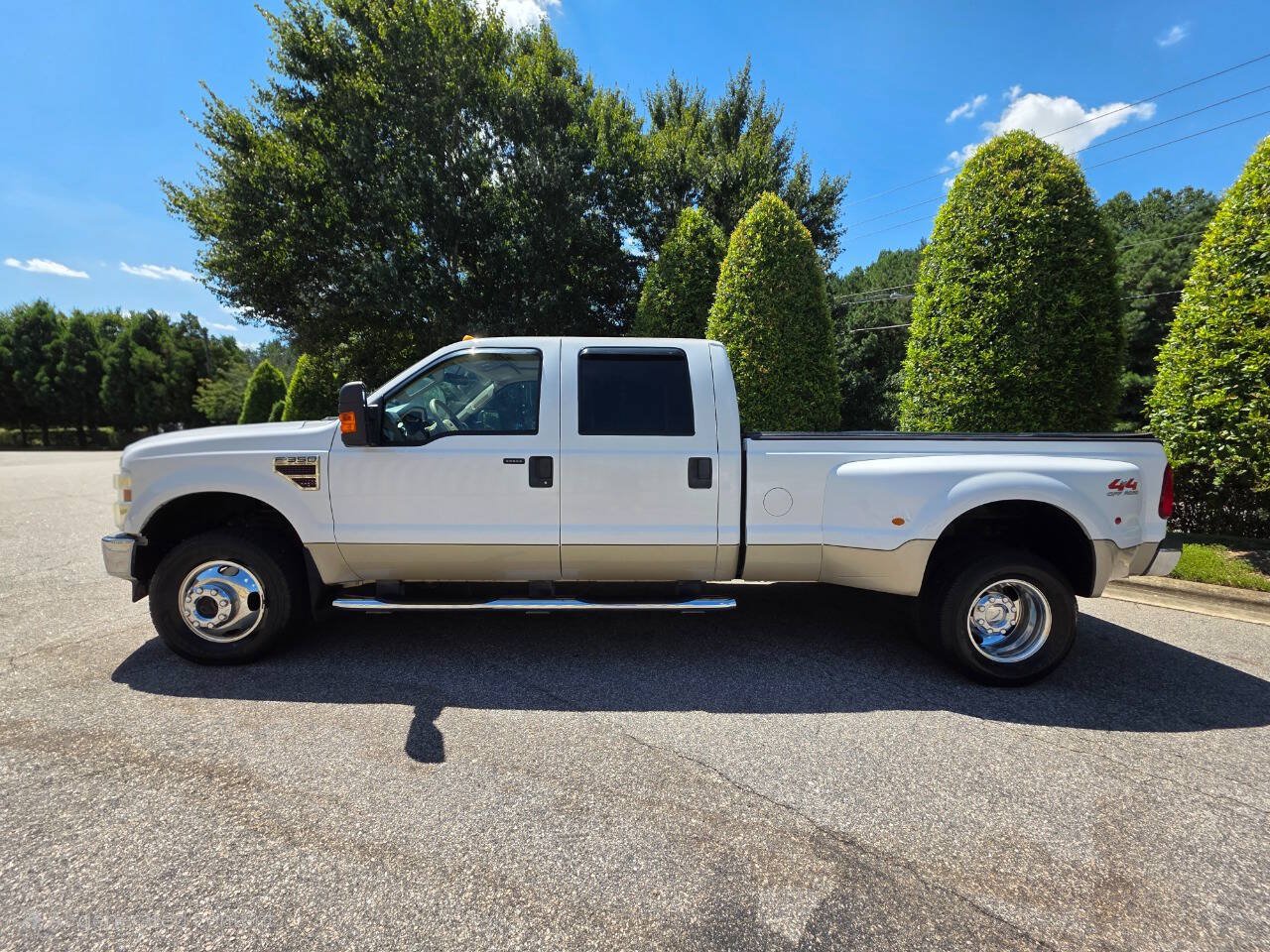 Used 2009 Ford F350 Lariat AWD/4WD image 2