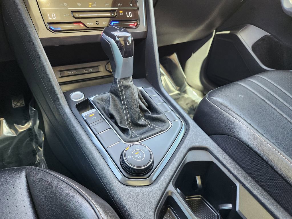 Used 2022 Volkswagen Tiguan SE AWD/4WD image 16