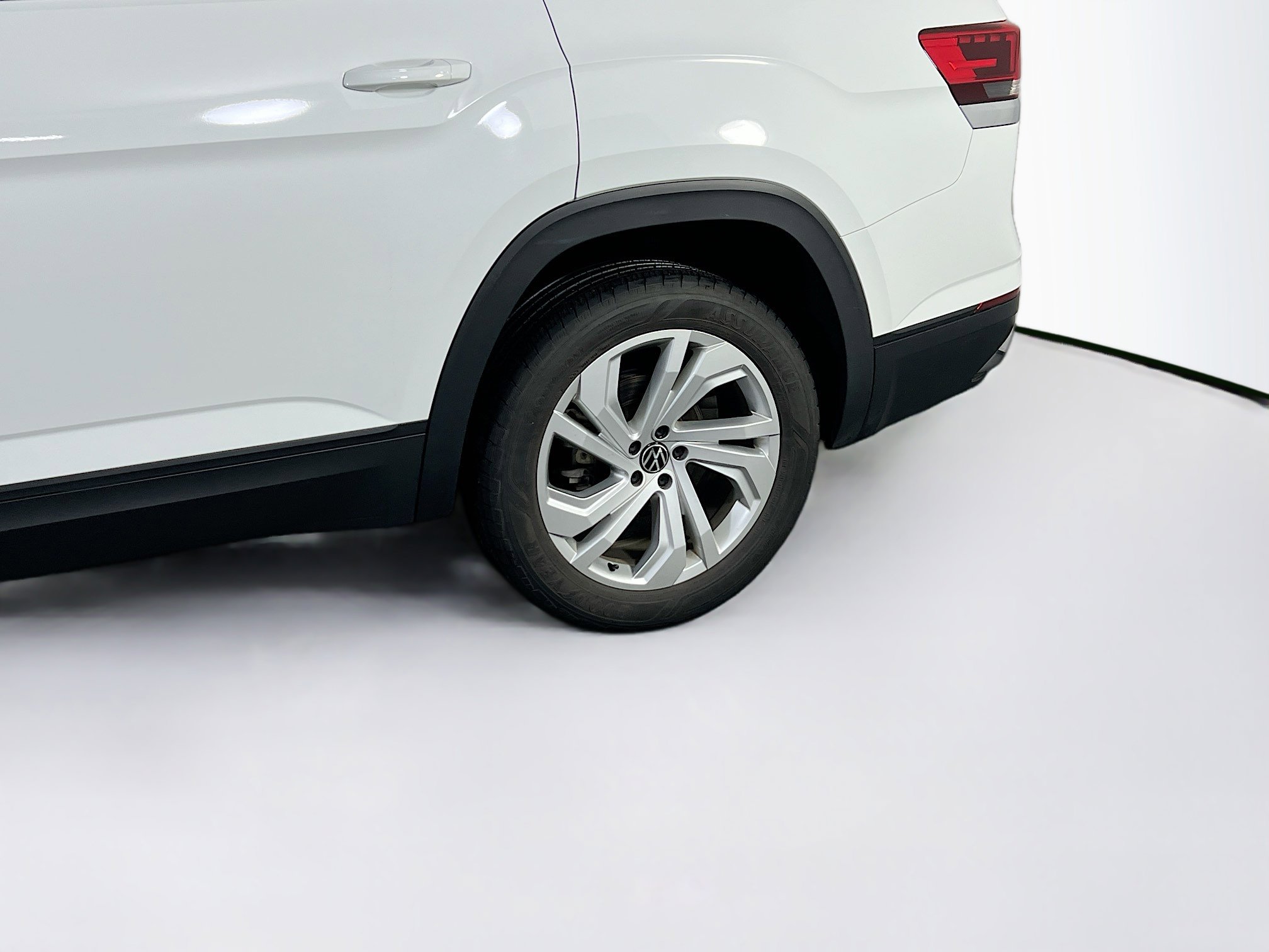 Used 2023 Volkswagen Atlas SE image 30