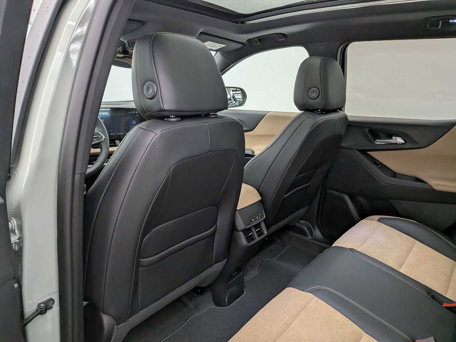 New 2026 Chevrolet Equinox ACTIV w/ Convenience Package III image 18