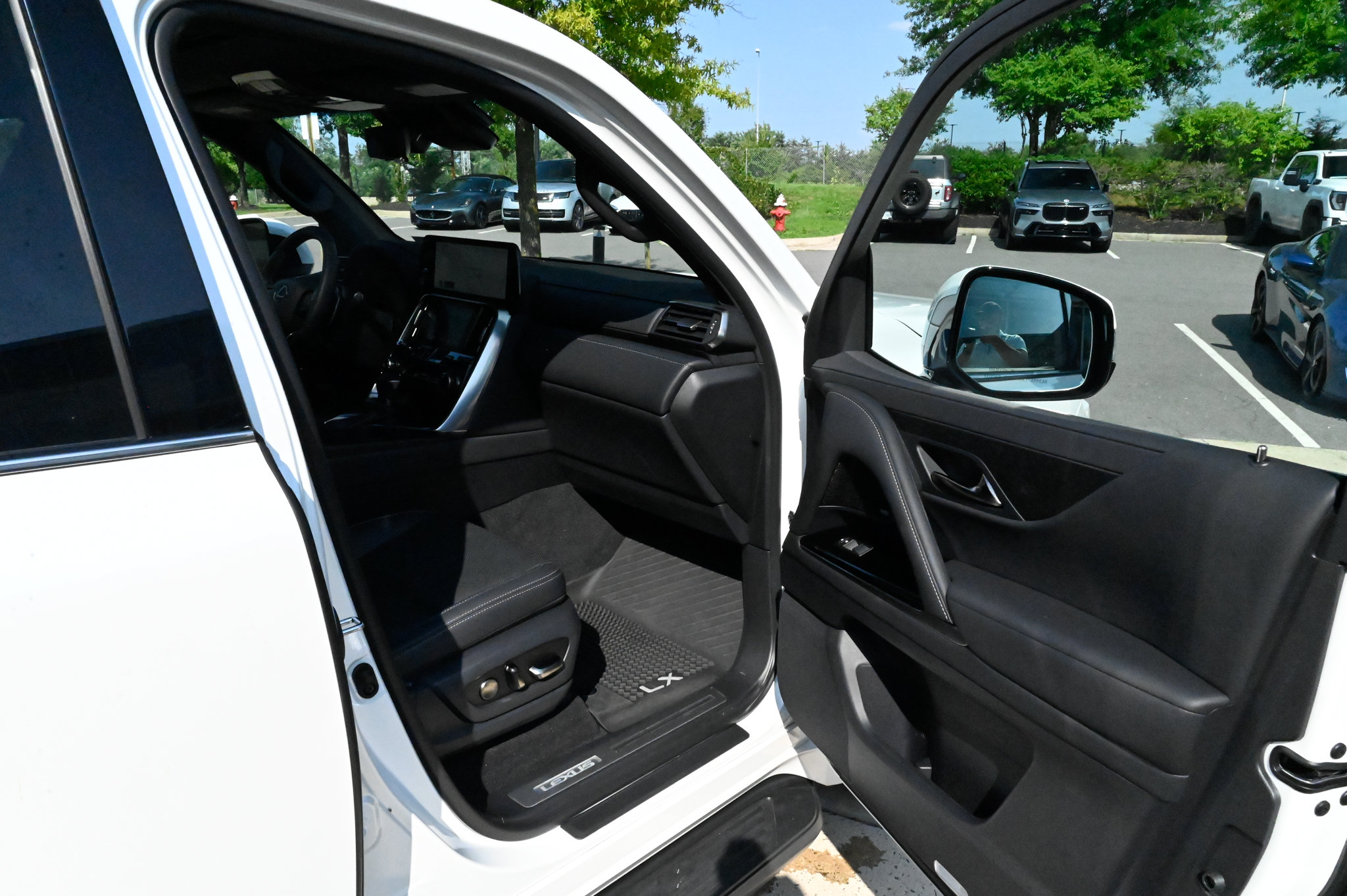 Used 2025 Lexus LX 600 4WD w/ Accessory Package (2T) image 57