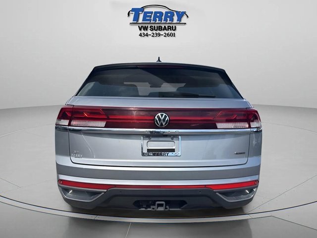Used 2024 Volkswagen Atlas Cross Sport SE image 2