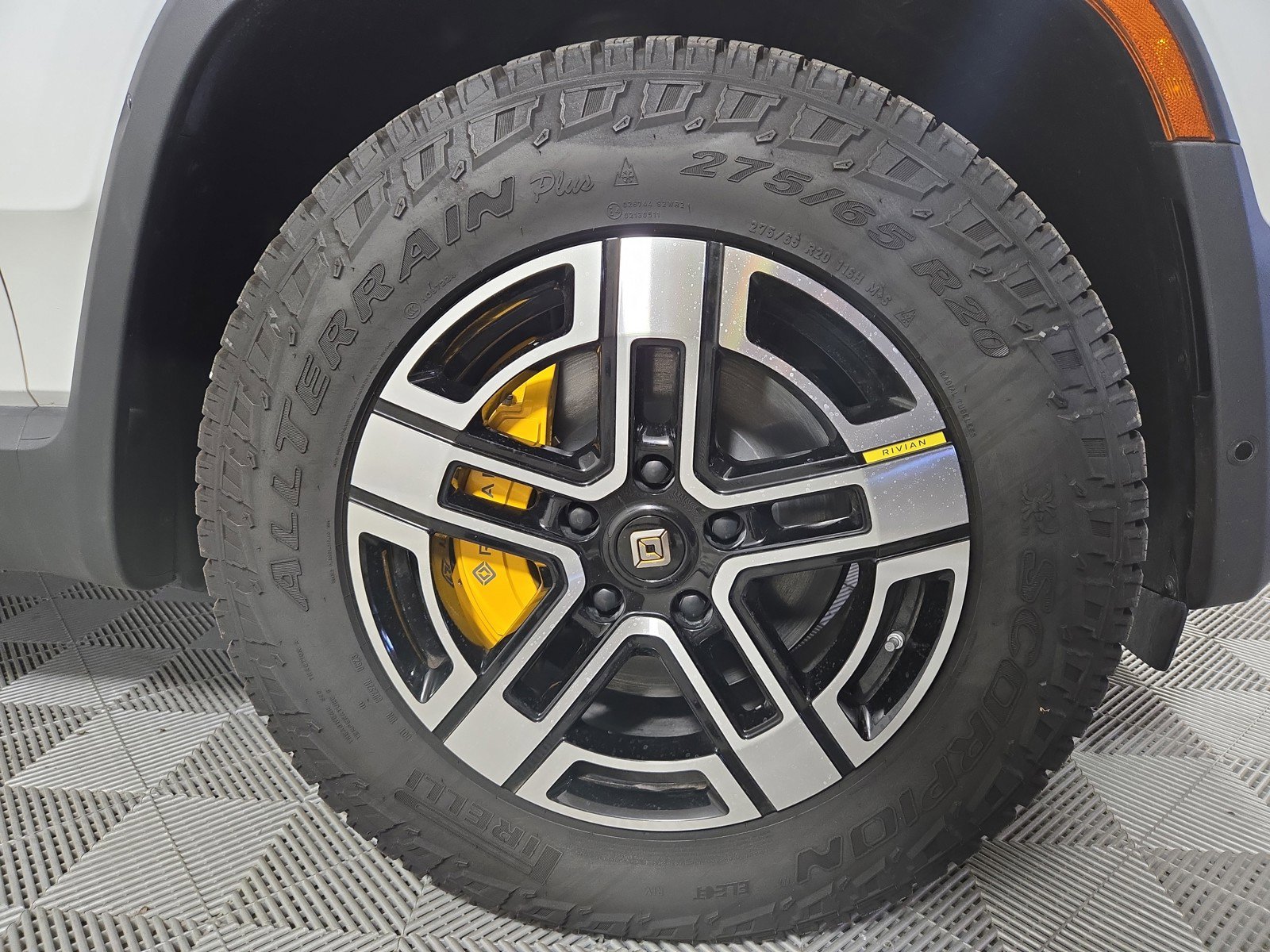 Used 2023 Rivian R1S Launch Edition AWD/4WD image 11