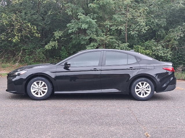 Used 2025 Toyota Camry LE FWD image 2