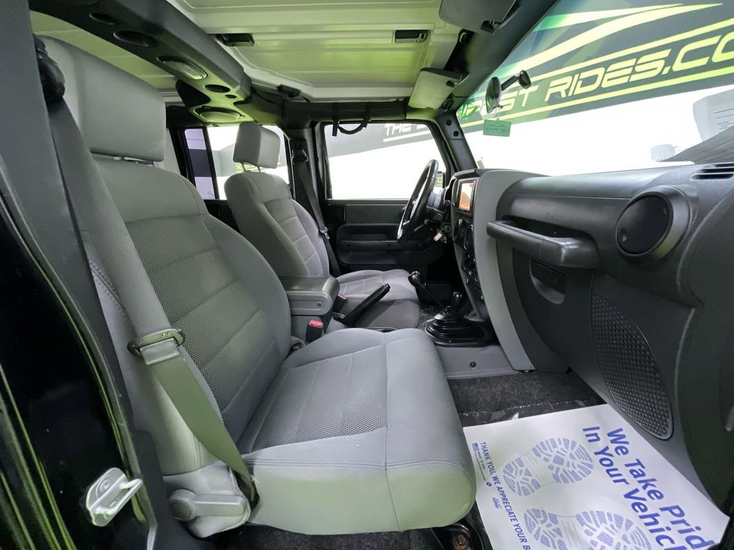 Used 2008 Jeep Wrangler Unlimited Rubicon w/ Dual Top Group image 28