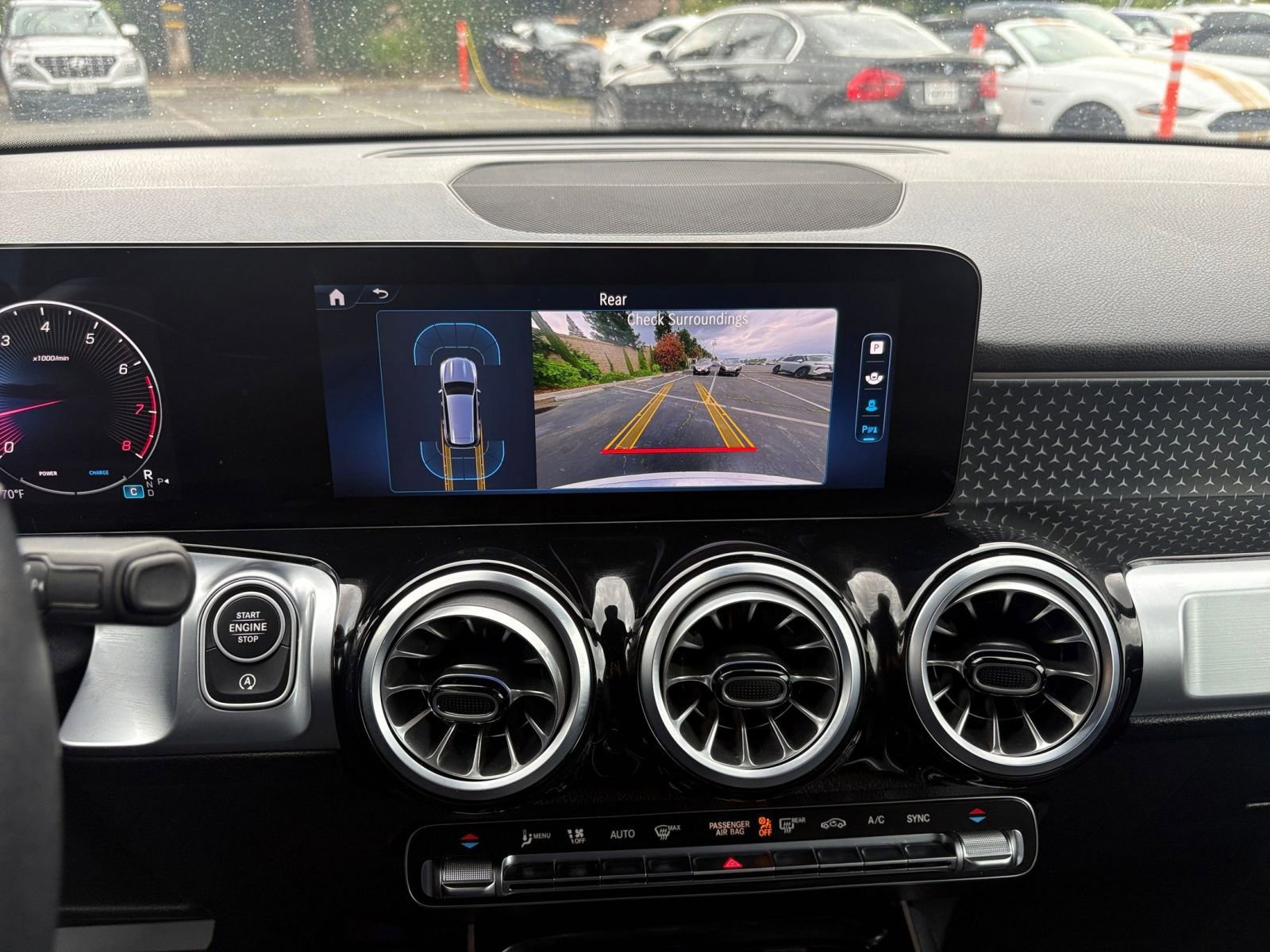 Used 2025 Mercedes-Benz GLB 250 4MATIC image 27