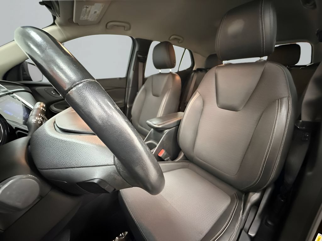 Used 2021 Buick Encore GX Preferred w/ Sport Touring Package FWD image 25